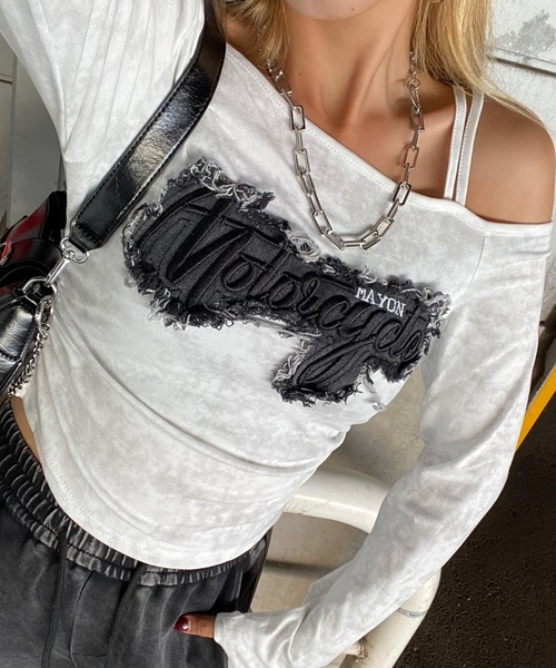non-hedge(ノンヘッジ)の「デニムロゴワンショルダーロンT(Tシャツ/カットソー・レディース・オフホワイト/ブラック/チャコールグレー・FREE)」の2枚目の写真