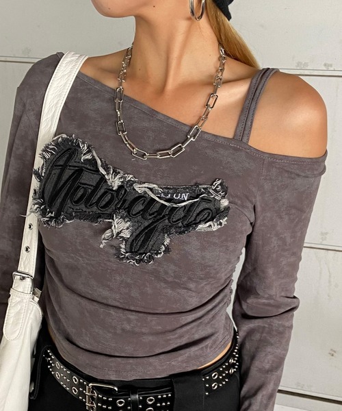 non-hedge(ノンヘッジ)の「デニムロゴワンショルダーロンT(Tシャツ/カットソー・レディース・オフホワイト/ブラック/チャコールグレー・FREE)」の3枚目の写真