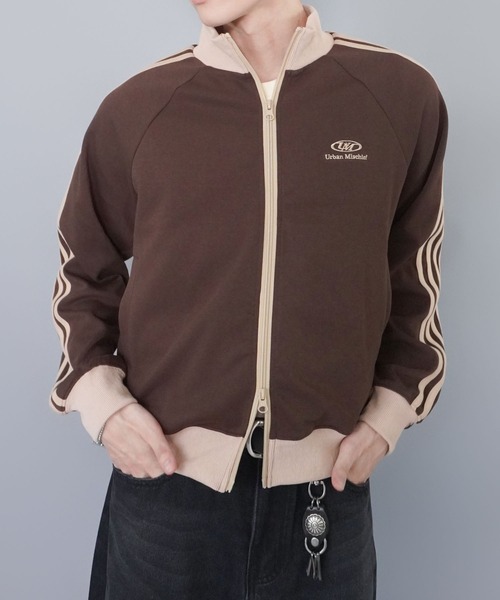 SPINNS（スピンズ）の「短丈ダブルジップトラックジャケット/ワンポイントロゴ/ジャージ風デザイン/ライン入り（ジャージ・メンズ・ブラック/ベージュ/ネイビー/ブラウン/オフホワイト/グリーン・ONESIZE）」の3枚目の写真