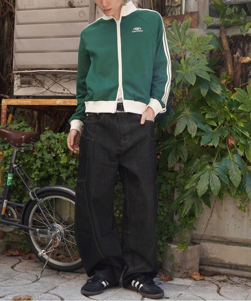 SPINNS（スピンズ）の「短丈ダブルジップトラックジャケット/ワンポイントロゴ/ジャージ風デザイン/ライン入り（ジャージ・メンズ・ブラック/ベージュ/ネイビー/ブラウン/オフホワイト/グリーン・ONESIZE）」の18枚目の写真