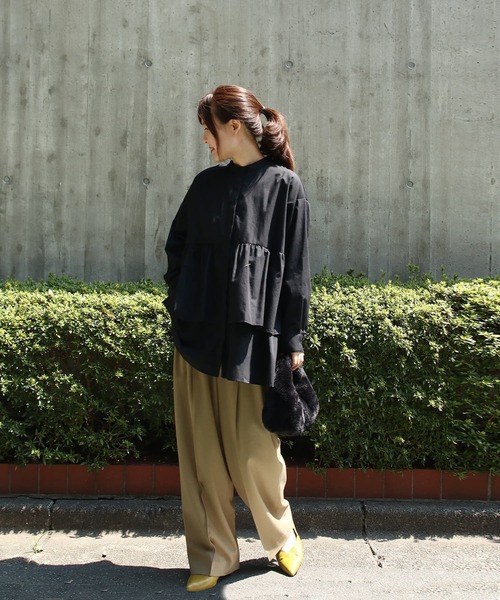 Brown&Street(ブラウンアンドストリート)の「プレーンティアードシャツ(シャツ/ブラウス・レディース・ブラック/ホワイト・FREE)」の13枚目の写真