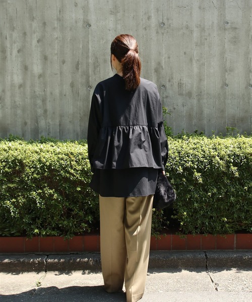 Brown&Street(ブラウンアンドストリート)の「プレーンティアードシャツ(シャツ/ブラウス・レディース・ブラック/ホワイト・FREE)」の16枚目の写真