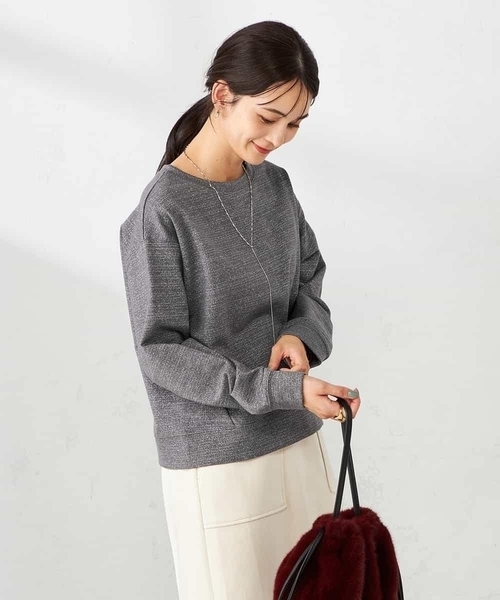 a.v.v（アーヴェヴェ）の「ラメ裏毛プルオーバー（スウェット・レディース・チャコールグレー/モカ・40/38/36）」の11枚目の写真