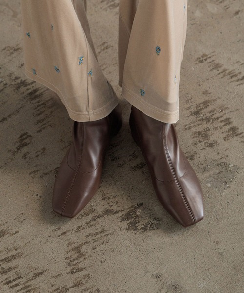 LOWRYS FARM(ローリーズファーム)の「ストレッチローヒールブーツ 595723(ブーツ・レディース・ブラウン系その他/ブラック/ブラウン・LARGE/MEDIUM)」の2枚目の写真