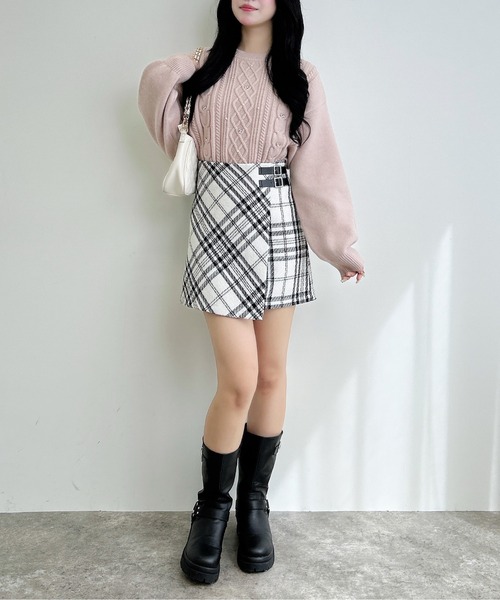 INGNI(イング)の「ビジューパール付きもちもちケーブルニット(ニット/セーター・レディース・ブラック/アイボリー/ボルドー/ピンク/グレー・M)」の11枚目の写真