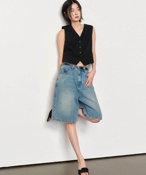 GENERAL IDEA（ジェネラルアイデア）の「【GENERAL IDEA】バミューダワイドデニムパンツ / WIDE BERMUDA DENIM PANTS（デニムパンツ・レディース・ブルー/ブラック/ダークネイビー・XL/L/M/S）」の2枚目の写真