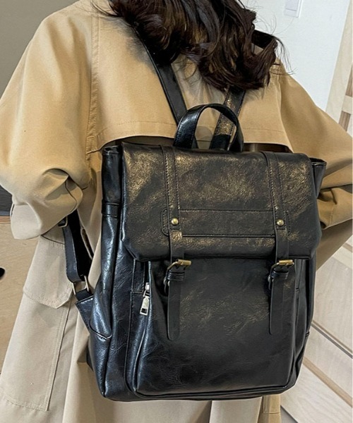 Maison Calme（メゾンカルム）の「【A4サイズ対応】2 色展開 ヴィンテージ合皮 フラップリュック  レトロフェイクレザー ビッグポケットリュック 大容量 カジュアル通勤 レディース 新生活　通勤・通学　マルチウェイ（バックパック/リュック・レディース・ブラック/ブラウン・F）」の7枚目の写真
