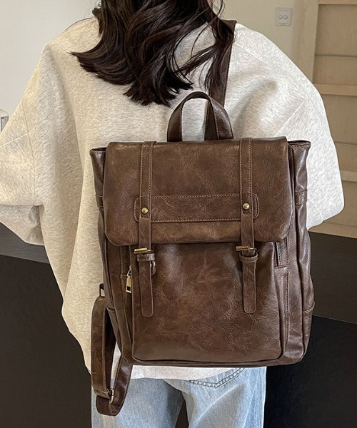 Maison Calme（メゾンカルム）の「【A4サイズ対応】2 色展開 ヴィンテージ合皮 フラップリュック  レトロフェイクレザー ビッグポケットリュック 大容量 カジュアル通勤 レディース 新生活　通勤・通学　マルチウェイ（バックパック/リュック・レディース・ブラック/ブラウン・F）」の22枚目の写真