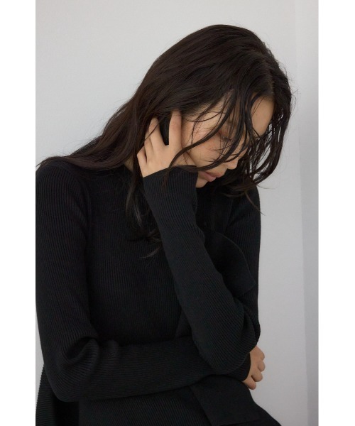 AZUL by moussy(アズールバイマウジー)の「【PLUS】アシンメトリードレープニット(ニット/セーター・レディース・ブラック/グレー系その他/ブラック系その他・FREE)」の4枚目の写真