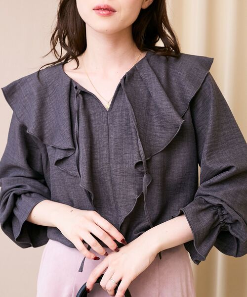 le.coeur blanc(ルクールブラン)の「《手洗い可能》ウールタッチフリルカラーブラウス(シャツ/ブラウス・レディース・オフホワイト/チャコールグレー・38)」の6枚目の写真