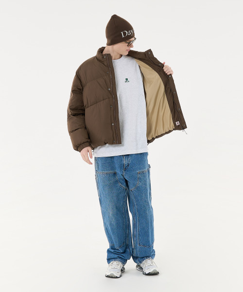 AECA(エイカ)の「AECA CURVED SHORT PUFFER JUMPER-BROWN(ダウンジャケット/コート・メンズ・その他・SMALL/MEDIUM/LARGE)」の13枚目の写真