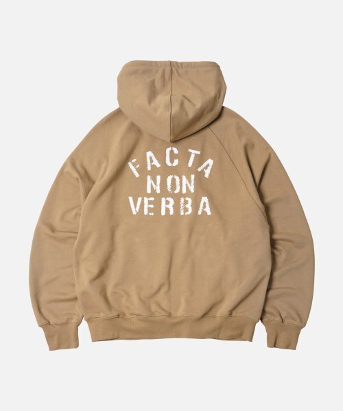 FRIZMWORKS(フリズムワークス)の「FACTA NON VERBA HOODY _ CAMEL(パーカー・レディース・その他・MEDIUM/LARGE/X-LARGE)」の2枚目の写真