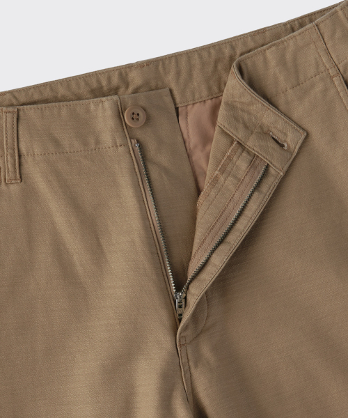 MUSINSA STANDARD（ムシンサスタンダード）の「ホワイトサテンオフィサーショーツ [サンドベージュ]（その他パンツ・メンズ・その他・28/29/42/32/30/31/26/27/33/34/36/38/40）」の4枚目の写真