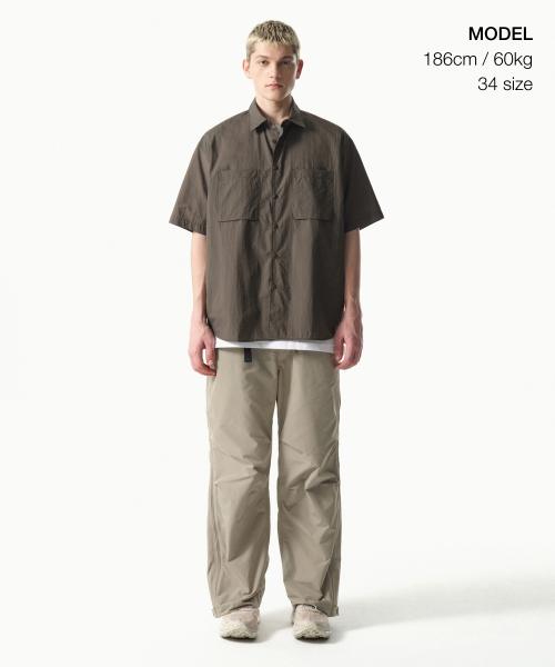 MUSINSA STANDARD（ムシンサスタンダード）の「[シティレジャー] NPサイドジッパーパラシュートパンツ [リーフベージュ]（スウェットパンツ・メンズ・その他・26/27/28/29/30/31/32/33/34/36/38/40/42）」の2枚目の写真