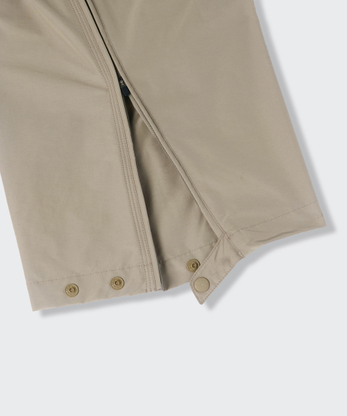 MUSINSA STANDARD（ムシンサスタンダード）の「[シティレジャー] NPサイドジッパーパラシュートパンツ [リーフベージュ]（スウェットパンツ・メンズ・その他・26/27/28/29/30/31/32/33/34/36/38/40/42）」の9枚目の写真