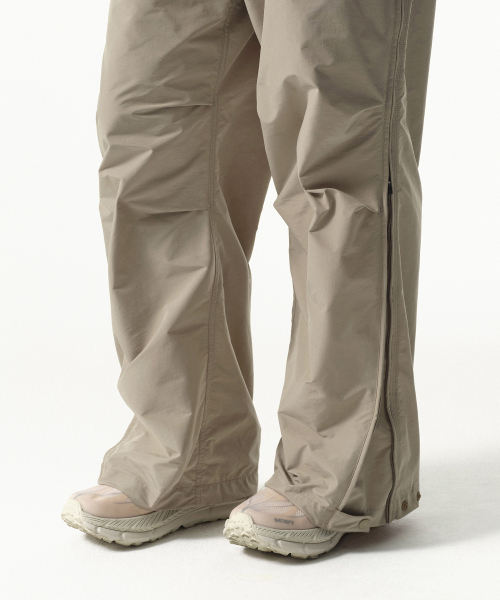 MUSINSA STANDARD（ムシンサスタンダード）の「[シティレジャー] NPサイドジッパーパラシュートパンツ [リーフベージュ]（スウェットパンツ・メンズ・その他・26/27/28/29/30/31/32/33/34/36/38/40/42）」の11枚目の写真