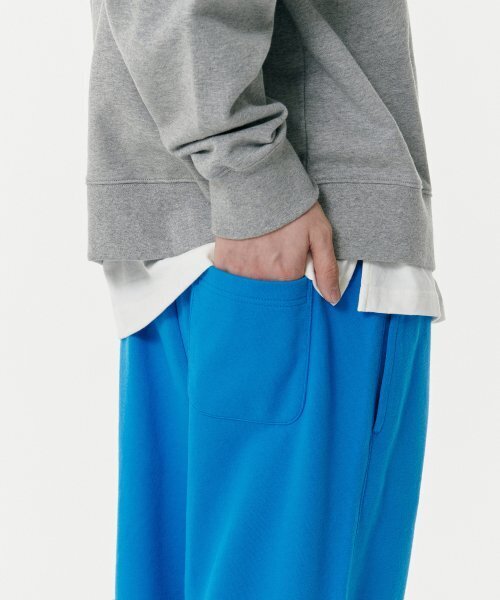 MUSINSA STANDARD（ムシンサスタンダード）の「ワイドスウェットパンツ [サーフブルー]（スウェットパンツ・メンズ・その他・SMALL/MEDIUM/LARGE/X-LARGE/XX-LARGE）」の5枚目の写真