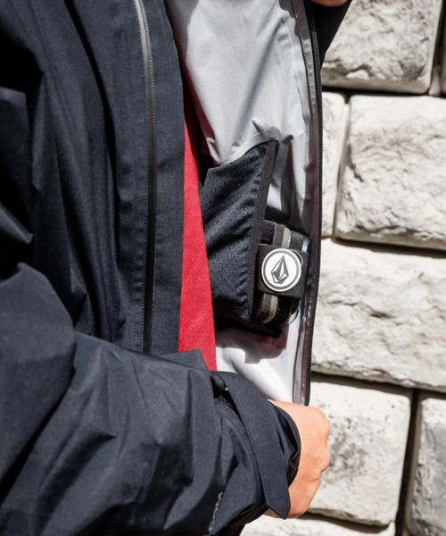 VOLCOM（ボルコム）の「VOLCOM TESTER 3L GORE-TEX JACKET/ボルコムスキースノーボードウェア(ゴアテックスジャケット)（その他アウター・メンズ・ブラック/キャメル・SMALL/MEDIUM）」の19枚目の写真