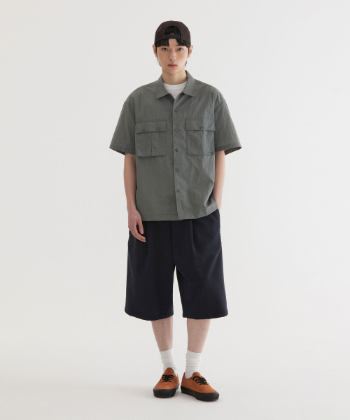 COVERNAT(カバーナット)の「ナイロンパティグハーフシャツ Sage Gray(シャツ/ブラウス・レディース・その他・SMALL/MEDIUM/LARGE/X-LARGE/XX-LARGE)」の3枚目の写真