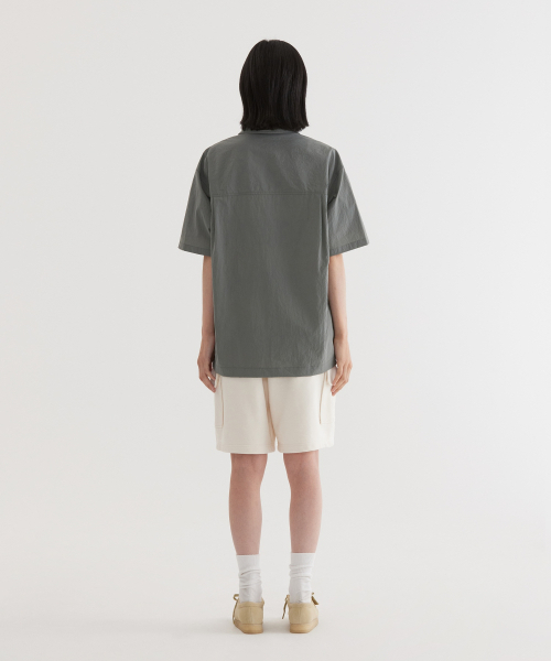 COVERNAT(カバーナット)の「ナイロンパティグハーフシャツ Sage Gray(シャツ/ブラウス・レディース・その他・SMALL/MEDIUM/LARGE/X-LARGE/XX-LARGE)」の6枚目の写真