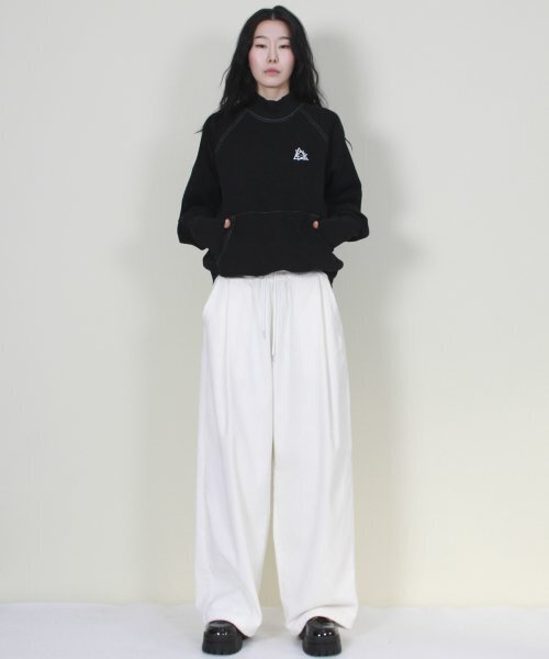 DEMARC(ドゥマーク)の「ワイドフィットコーデュロイワンタックバンディングパンツホワイト(その他パンツ・レディース・その他・LARGE/MEDIUM)」の1枚目の写真