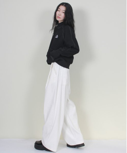 DEMARC(ドゥマーク)の「ワイドフィットコーデュロイワンタックバンディングパンツホワイト(その他パンツ・レディース・その他・LARGE/MEDIUM)」の2枚目の写真