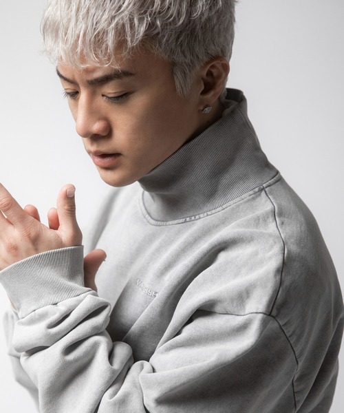 VANQUISH（ヴァンキッシュ）の「VANQUISH / ヴァンキッシュ ピグメント Dyed ハイネック スウェットシャツ（パーカー・メンズ・ブルー/グリーン/ブラック・L/M）」の19枚目の写真