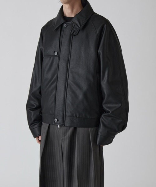 Lui's(ルイス)の「【Neucon】GUN FLAP ZIP LEATHER BLOUSON / ガンフラップZIPレザーブルゾン(ブルゾン・メンズ・ブラック/ダークブラウン・1/2)」の5枚目の写真