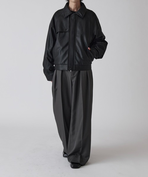 Lui's(ルイス)の「【Neucon】GUN FLAP ZIP LEATHER BLOUSON / ガンフラップZIPレザーブルゾン(ブルゾン・メンズ・ブラック/ダークブラウン・1/2)」の9枚目の写真