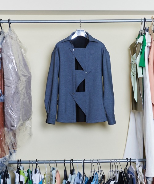 kotohayokozawa（コトハヨコザワ）の「【kotohayokozawa/コトハヨコザワ】REVERSIBLE TRIANGLE-CUT SHIRT/リバーシブルトライアングルカットシャツ（シャツ/ブラウス・レディース・ブラック・FREE）」の3枚目の写真