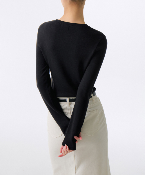 MUSINSA STANDARD WOMAN（ムシンサスタンダードウーマン）の「[ヒートタンダード] ウィメンズ裏起毛スリムクルーネック長袖Tシャツ [ブラック]（Tシャツ/カットソー・レディース・その他・MEDIUM/LARGE/X-SMALL/SMALL）」の2枚目の写真