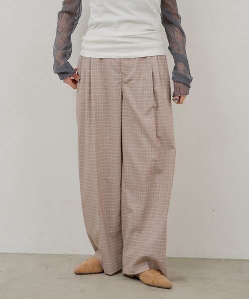 WHIMSIC(ウィムジック)の「⋆【WHIMSIC/SETUP対応/2サイズ展開】タックイージースラックス(その他パンツ・レディース・ブルー/ネイビー/ベージュ・2/1)」の2枚目の写真