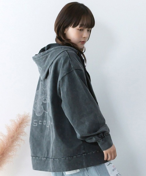 ScoLar（スカラー）の「ScoLar(スカラー) スカラーちゃん柄ヴィンテージ風パーカー（パーカー・レディース・ブルー/ブラック・MEDIUM）」の8枚目の写真