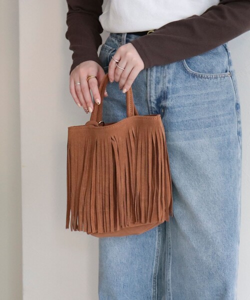 fredy emue（フレディエミュ）の「【AULENTTI/オーレンティ】 フリンジミニトートバッグ（ショルダーバッグ・レディース・ブラウン/ベージュ・FREE）」の4枚目の写真