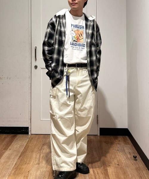 Right-on(ライトオン)の「Other(ソノタ)グラフィックプリントロングスリーブTシャツ(Tシャツ/カットソー・メンズ・ホワイト/サックスブルー/ダークグレー・S/M/L/XL)」の21枚目の写真