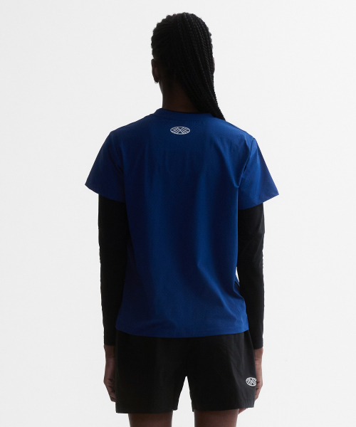 MENASOO(ミナス)の「VENODE Three Track Logo Active Tshirts_Blue (Basic Fit)(Tシャツ/カットソー・レディース・ブルー・1/2)」の4枚目の写真