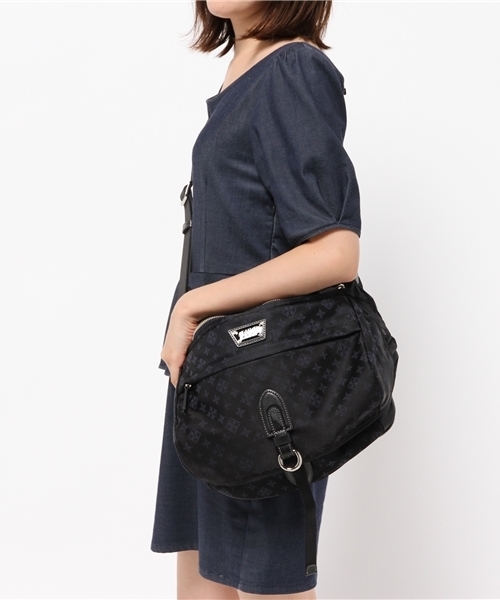russet for traveller(ラシット フォー トラベラー)の「ボディバッグ(大)【Body Bag】(ボディバッグ/ウエストポーチ・レディース・グレー・FREE)」の4枚目の写真