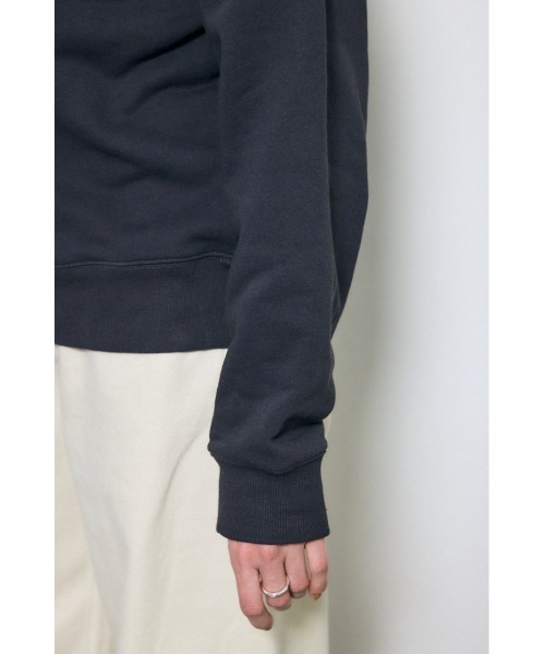 AZUL by moussy（アズールバイマウジー）の「カレッジロゴ スウェットトップス（スウェット・レディース・ライトブラック/グレー×ホワイト/ネイビー・MEDIUM/SMALL）」の6枚目の写真