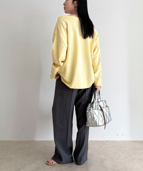 fredy emue(フレディエミュ)の「ヴィンテージ加工裏毛オフショルプルオーバー(Tシャツ/カットソー・レディース・ライトグレー/イエロー/チャコールグレー・38)」の5枚目の写真