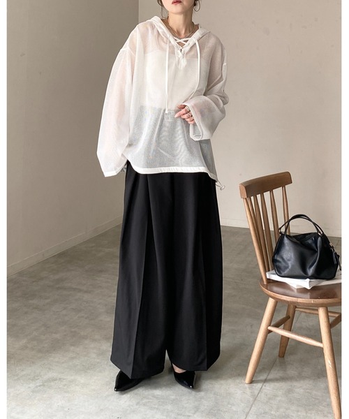 She's Closet(シーズクローゼット)の「フード付き オーバーサイズ 編み上げ シアー メッシュトップス パーカー(パーカー・レディース・ホワイト/ブラック/ベージュ・FREE)」の20枚目の写真