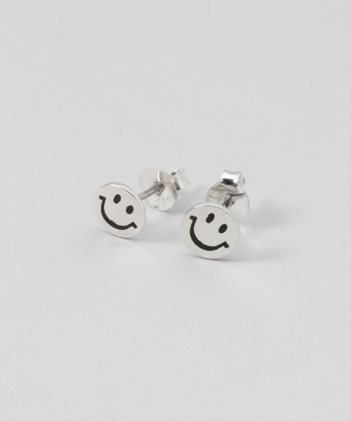 journal standard L'essage（ジャーナルスタンダードレサージュ）の「【V'ESSENCEヴェッセンス】SMILE STUDZ/ピアス（両耳用）（ピアス（両耳用）・レディース・シルバー・FREE）」の2枚目の写真