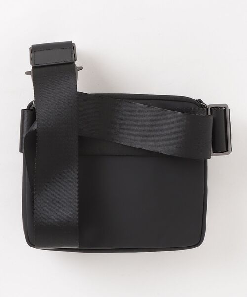 Vivienne Westwood MAN（ヴィヴィアンウエストウッドマン）の「COATED FABRIC MULTIPOCKET CROSSBODY（ショルダーバッグ・メンズ・ブラック・FREE）」の2枚目の写真