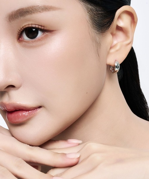 Lyvi（ライビィ）の「Melting Gloss Hoop Pierce / 金属アレルギー対応（ピアス（両耳用）・レディース・シルバー/ゴールド・FREE）」の8枚目の写真