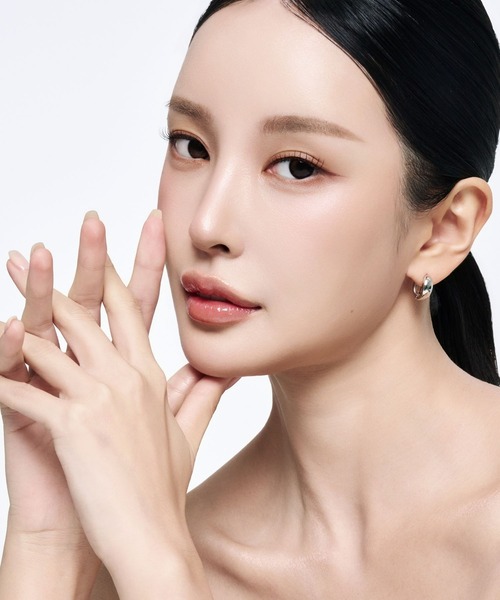 Lyvi（ライビィ）の「Melting Gloss Hoop Pierce / 金属アレルギー対応（ピアス（両耳用）・レディース・シルバー/ゴールド・FREE）」の9枚目の写真