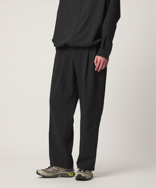 UNITED ARROWS(ユナイテッドアローズ)の「DotAir ドットエア サッカー ヘムコード 2プリーツ パンツ 吸水速乾(その他パンツ・メンズ・オリーブ/ブラック・S/M/L/XL)」の1枚目の写真