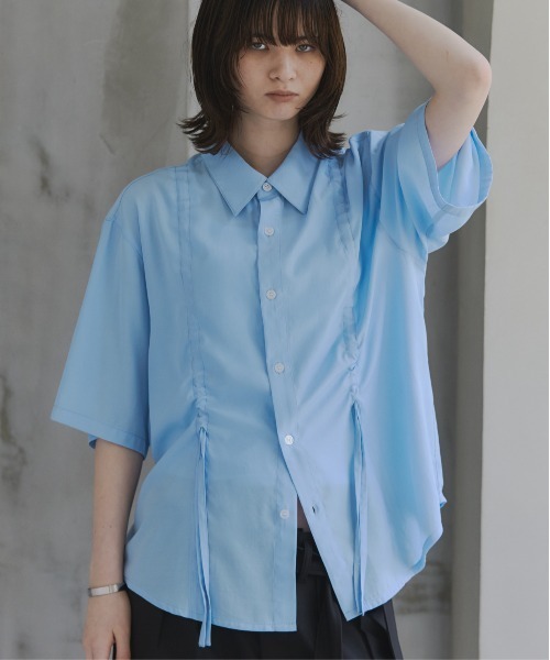 Confirm(コンファーム)の「Gathered Short-Sleeve Shirt / ギャザー入り半袖シャツ メンズ レディース ユニセックス(シャツ/ブラウス・メンズ・ブラック/ブルー/グレー/ベージュ・L/M/S)」の4枚目の写真