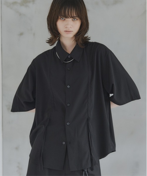Confirm(コンファーム)の「Gathered Short-Sleeve Shirt / ギャザー入り半袖シャツ メンズ レディース ユニセックス(シャツ/ブラウス・メンズ・ブラック/ブルー/グレー/ベージュ・L/M/S)」の1枚目の写真