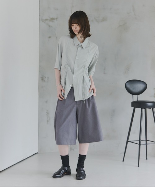 Confirm(コンファーム)の「Gathered Short-Sleeve Shirt / ギャザー入り半袖シャツ メンズ レディース ユニセックス(シャツ/ブラウス・メンズ・ブラック/ブルー/グレー/ベージュ・L/M/S)」の11枚目の写真