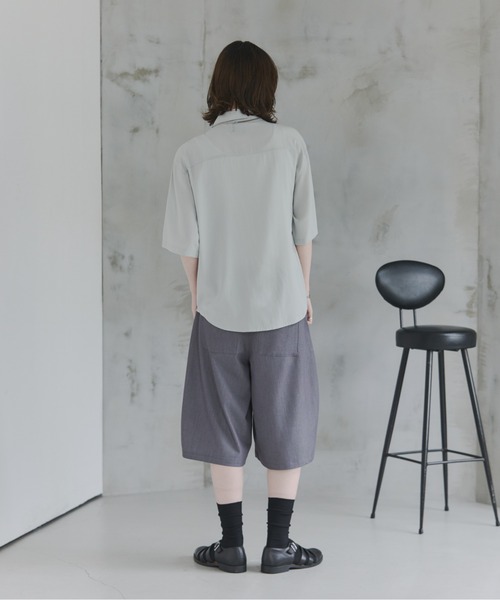 Confirm(コンファーム)の「Gathered Short-Sleeve Shirt / ギャザー入り半袖シャツ メンズ レディース ユニセックス(シャツ/ブラウス・メンズ・ブラック/ブルー/グレー/ベージュ・L/M/S)」の14枚目の写真