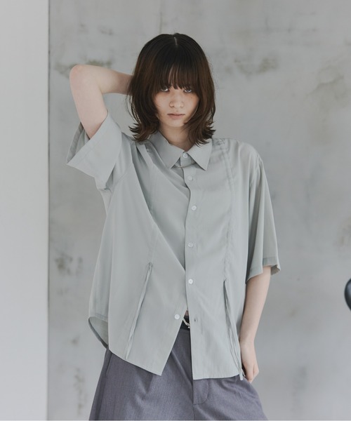 Confirm(コンファーム)の「Gathered Short-Sleeve Shirt / ギャザー入り半袖シャツ メンズ レディース ユニセックス(シャツ/ブラウス・メンズ・ブラック/ブルー/グレー/ベージュ・L/M/S)」の6枚目の写真